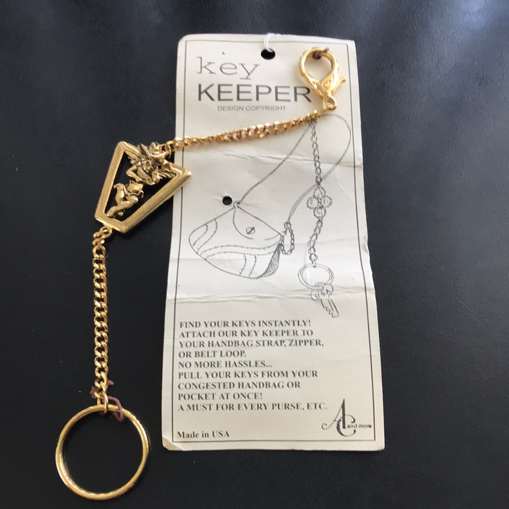 Gold crowning key keeper keychain USA 9.5/8”